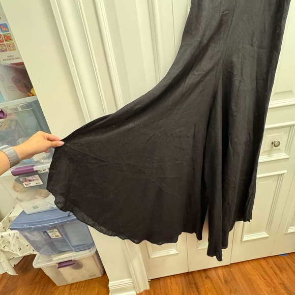 Black Ruffled Linen Sleeveless Deep V-Neck Romper/Jumpsuit - Picture 2 of 2